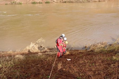 Equipe do Corpo de Bombeiros Militar da Bahia recupera mais um corpo no RS
