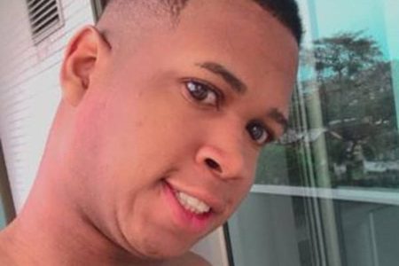 Influenciador baiano preocupa seguidores ao ser visto visivelmente abatido na Rodoviária de Salvador
