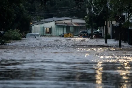 Governo federal comprará quase 2 mil imóveis para desabrigados no RS