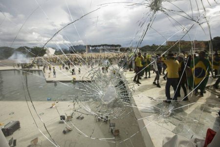 PF prende brasileira foragida nos EUA condenada por atos de 8 de janeiro