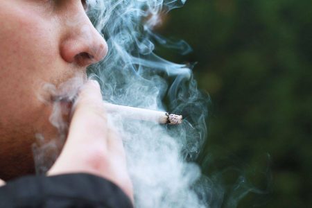 Projeto quer proibir venda de cigarro para nascidos a partir de 2009 no Brasil