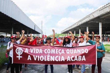 Movimentos de Mulheres de Salvador fazem ato contra o PL da Gravidez Infantil