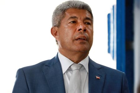 Jerônimo critica sanção dos EUA a Moraes e afirma: “Soberania do Brasil é inegociável” Jerônimo critica sanção dos EUA a Moraes e afirma: “Soberania do Brasil é inegociável”