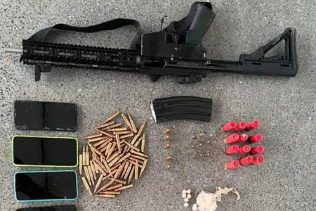 Polícia apreende fuzil e pedras de crack em Jequié