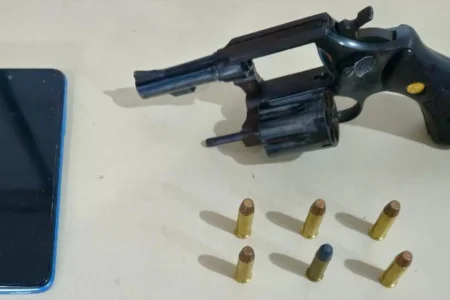 Acusado de roubo é preso tentando roubar moto durante saída em feriado