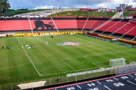 Vitória recebe Juazeirense em duelo baiano pela Copa do Nordeste nesta quarta-feira