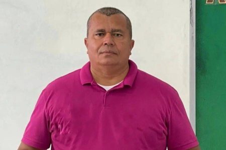 Vice-prefeito de Catende é preso após gravar vídeo atirando dentro de casa