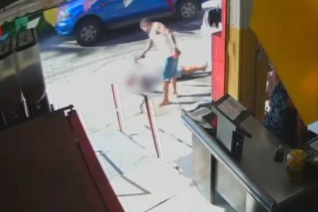 Dono de mercado é alvejado com tiros na cabeça em São Cristóvão; veja vídeo