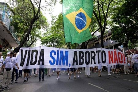Câmara pauta urgência de projeto que equipara aborto ao homicídio