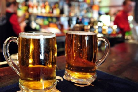 Vereador apresenta proposta que cria selo em bebidas para combater adulteração em Salvador Vereador apresenta proposta que cria selo em bebidas para combater adulteração em Salvador