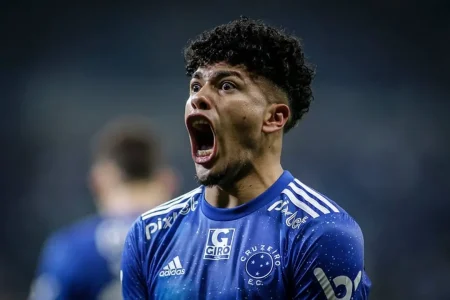 Vitória anuncia contratação do Volante Filipe Machado
