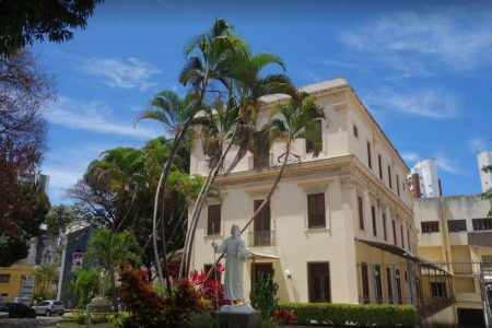 Arquidiocese de Salvador emite alerta contra falso padre