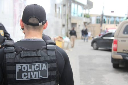 Três pessoas são baleadas na cidade de Utinga durante feira livre