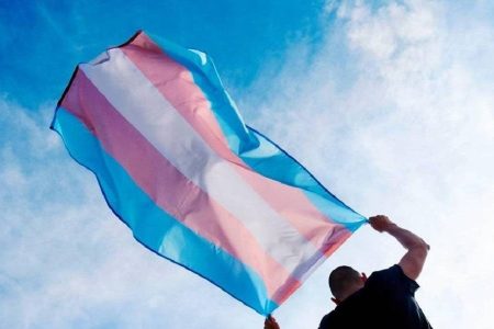 Câmara aprova projeto que proíbe mulheres trans em banheiros femininos