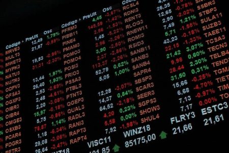 Ibovespa sobe 1,3% e fecha no maior índice dos últimos quatro meses; dólar cai para R$ 5,15