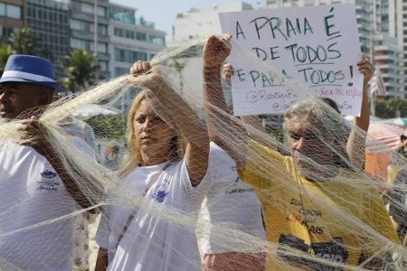 Senado adia votação de projeto que garante acesso público a praias