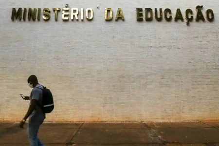 MEC publica portaria que regulamenta educação à distância MEC publica portaria que regulamenta educação à distância