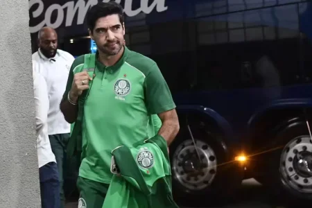 Técnico do Palmeiras é acusado de machismo ao responder repórter