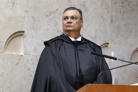 Dino abre investigação sobre emendas enviadas a entidades ligadas a filme de Bolsonaro