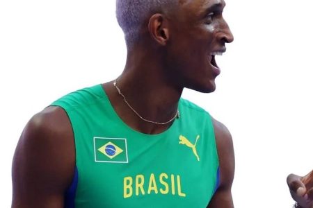 Alisson dos Santos conquista bronze nos 400 metros com barreiras e brilha nas olimpíadas de Paris