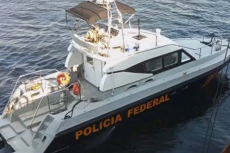 Cinco imigrantes clandestinos são encontrados em navio, no Rio