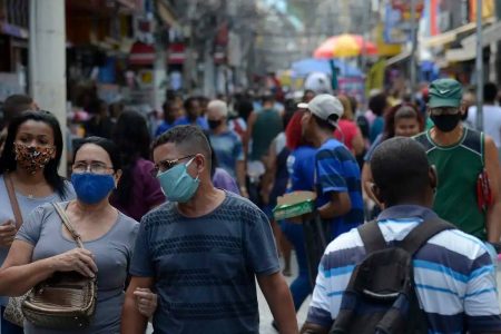 OMS aprova acordo inédito para prevenir futuras pandemias OMS aprova acordo inédito para prevenir futuras pandemias