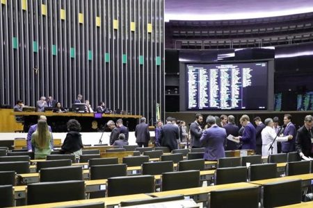 Câmara deve retomar nesta semana a votação do segundo projeto da reforma tributária