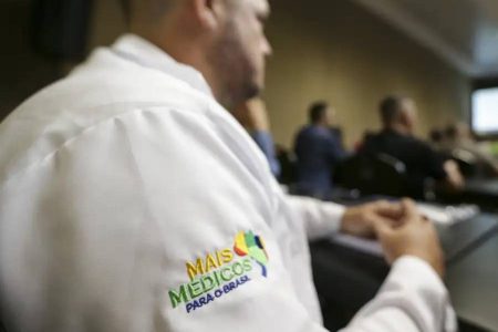 Quase 50% dos cursos de Medicina da Bahia têm baixo desempenho e sofrem punições no Enamed