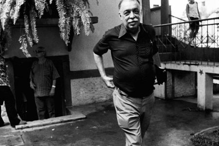 Muitos vivas! A biblioteca do professor Cid Teixeira vai permanecer em Salvador