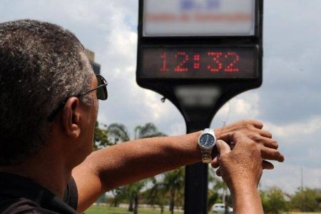 Pesquisa aponta que 54,9% dos brasileiros são a favor do retorno do horário de verão