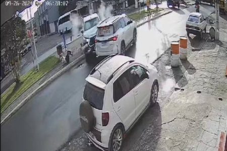Homem morre após ser imprensado entre veículos em Santo Antônio de Jesus
