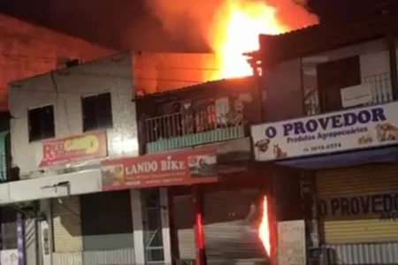 Feira de Santana: Incêndio atinge loja de bicicletas no bairro Tomba