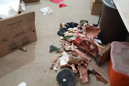 Paróquia é arrombada em LEM: imagens de santos foram destruídas