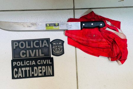 Polícia Civil prende homem após tentar matar próprio irmão com golpes de facão