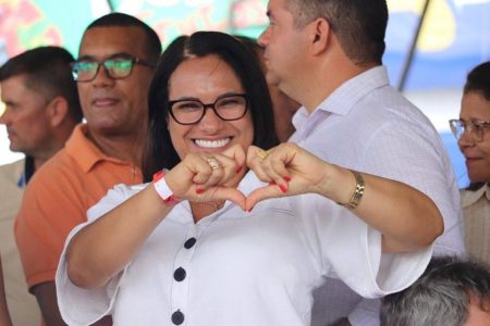 Após coagir servidores, prefeita de Araci é alvo de processo; entenda