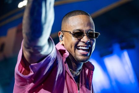 Léo Santana confirma edição 2026 do Baile da Santinha em Salvador