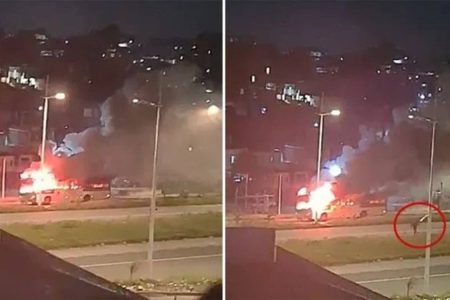 Vídeo: Ônibus é incendiado e transporte público volta a ser suspenso na região de Sussuarana