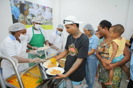 Com caruru no cardápio, 10º Restaurante Popular de Salvador é entregue em Pernambués Com caruru no cardápio, 10º Restaurante Popular de Salvador é entregue em Pernambués