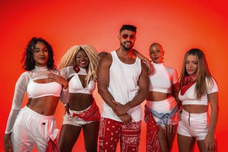 Cantor Lincoln estrela campanha “Tô Ligado”, da rádio Bahia FM