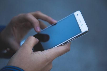Kwai remove mais de 3,5 milhões de vídeos no Brasil no primeiro semestre de 2025 Kwai remove mais de 3,5 milhões de vídeos no Brasil no primeiro semestre de 2025