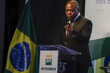 Ministro Silvio Almeida é denunciado por assédio sexual em universidade Ministro Silvio Almeida é denunciado por assédio sexual em universidade