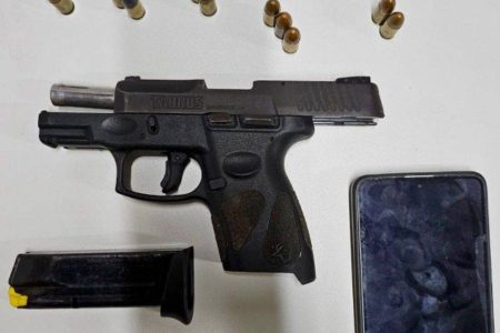 Homens são presos em posse de arma calibre 9 milímetros em Ilhéus