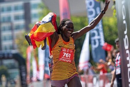 Atleta das Olimpíadas de Paris morre após ex-namorado atear fogo em seu corpo