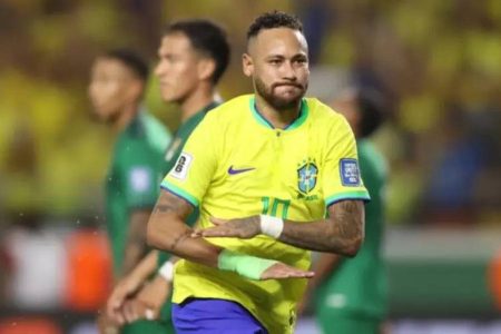 Panini confirma álbum da Copa na Espanha sem Neymar e com presença de lesionados