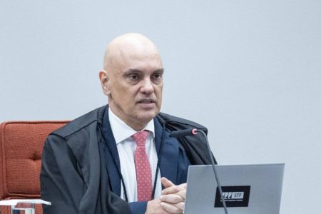 Moraes autoriza réu pelos atos do 8 de janeiro a frequentar igreja