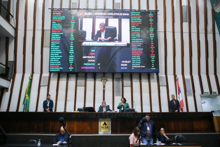 Sessão da AL-BA dura 93 segundos e cai por falta de deputados