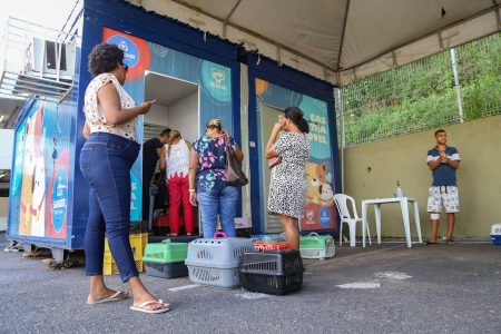 Castramóvel realiza atendimentos na Barroquinha e em Itapuã