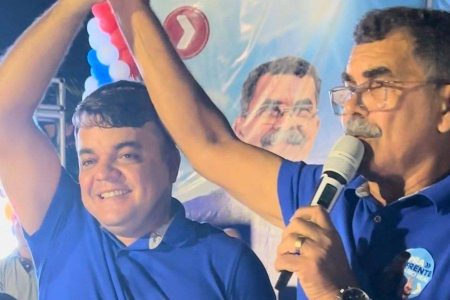 Após facção proibir campanha de Nino em Rio Real, prefeito aciona força militar e mantém comício