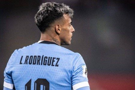 Lucho Rodriguez entra em campo no último minuto da partida pelo Uruguai