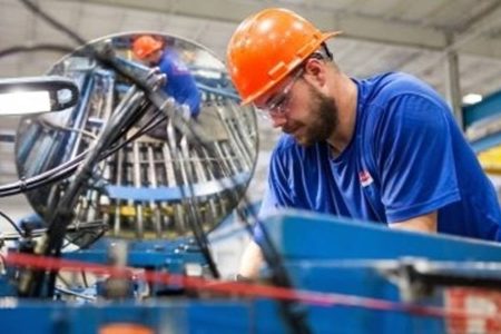 Indústria produz 392,9 mil veículos no 1º bimestre, alta de quase 15%